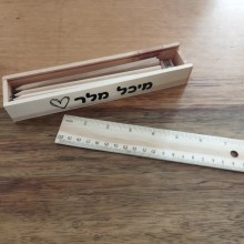 קלמר עץ של פעם ממותג עם שם