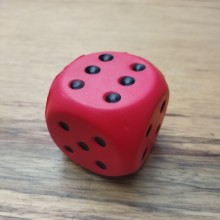 קוביית ספוג קשיח כ- 6 ס"מ צבע אדום