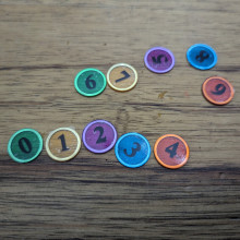 דיסקיות ספרות עבור משחק קסם מגנטי של רצף וזיהוי ספרות