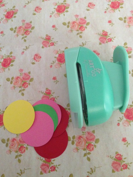 פאנצ' מנקב עיגולים דוגמת אלו שבתמונה